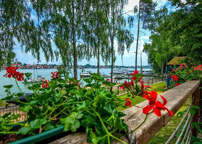 Enklawa * Mikołajki